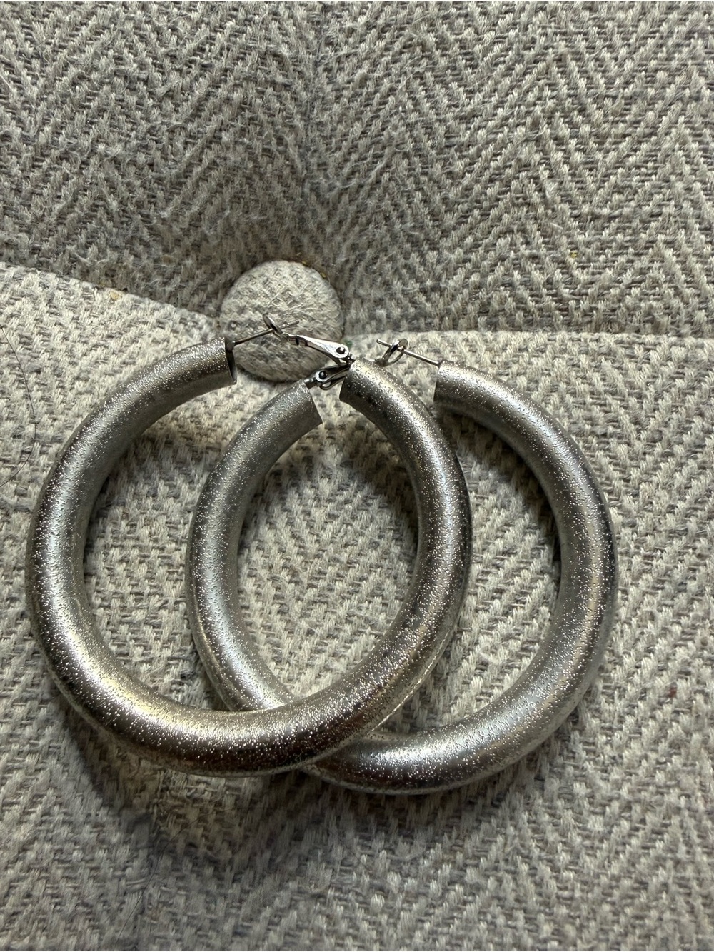 Traci Lynn Gold Glitter Hoop Earrings - Bold Women's Jewelry New With Tags - Picture 5 of 5